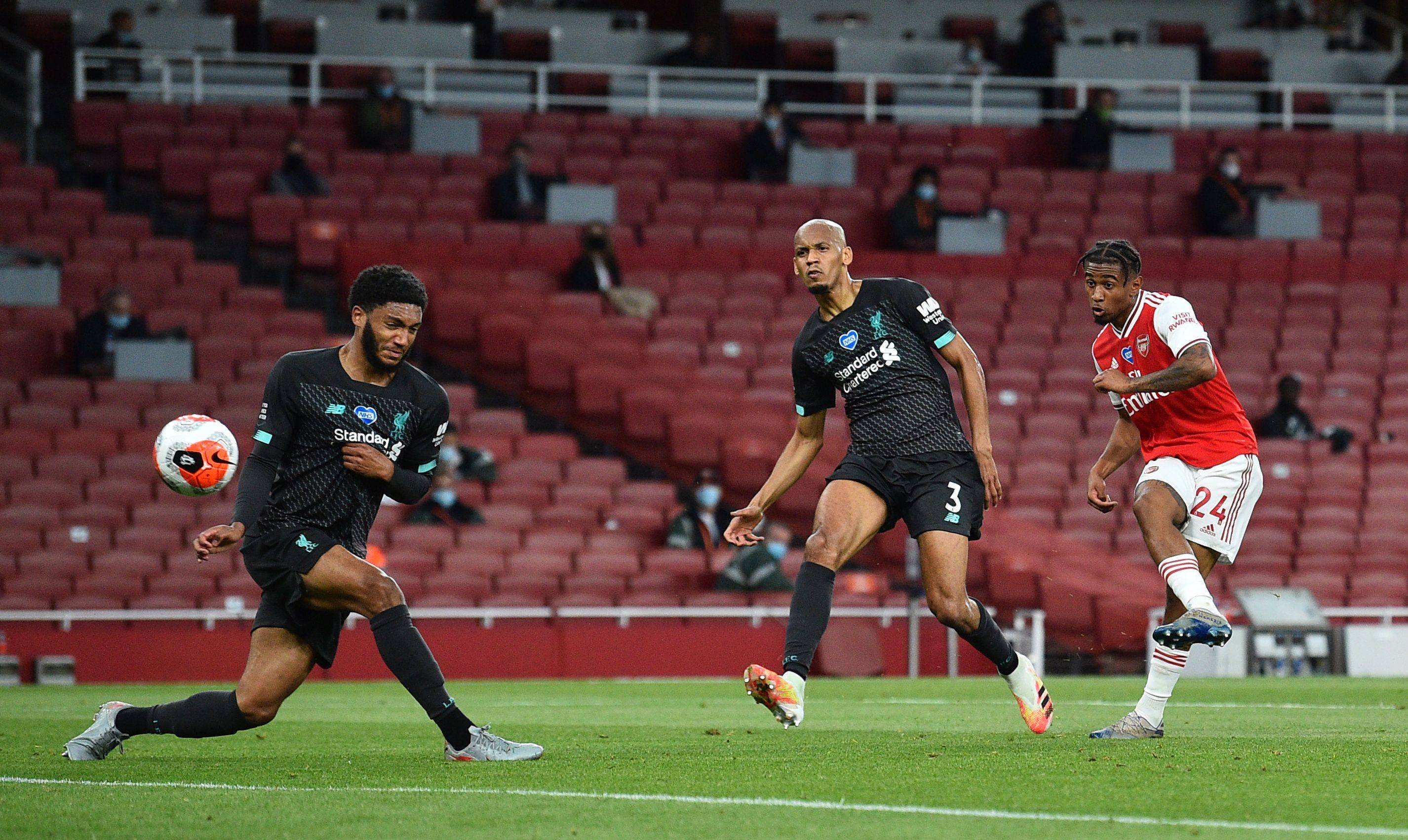 持着对足球 持着对足球